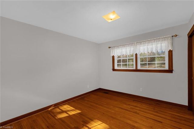 142 Kings Lane, Winston-salem, NC 27107