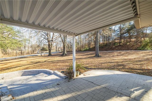 142 Kings Lane, Winston-salem, NC 27107