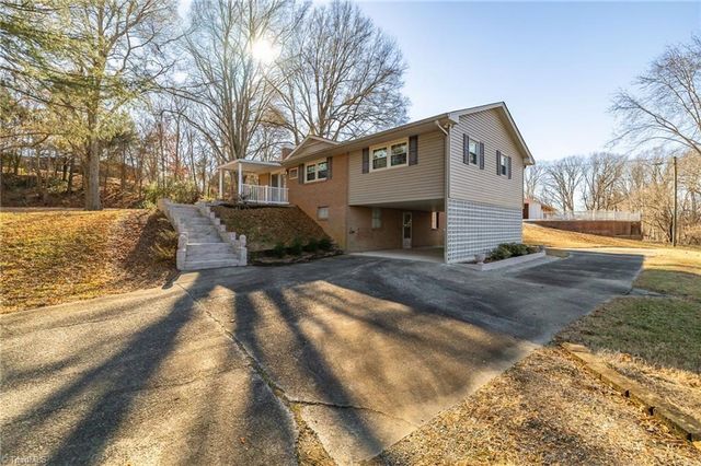 142 Kings Lane, Winston-salem, NC 27107