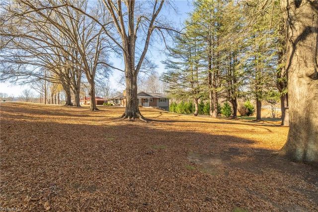 142 Kings Lane, Winston-salem, NC 27107