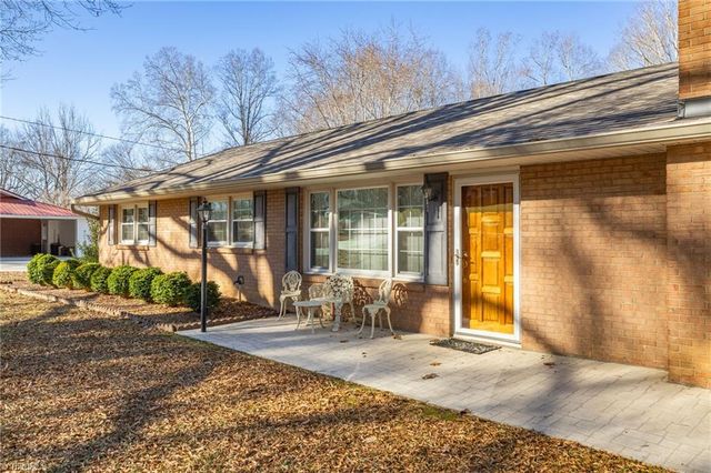 142 Kings Lane, Winston-salem, NC 27107