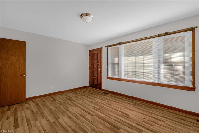 142 Kings Lane, Winston-salem, NC 27107