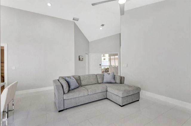 7 Wyndham Lane, Palm Beach Gardens, FL 33418