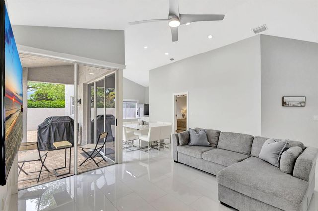 7 Wyndham Lane, Palm Beach Gardens, FL 33418