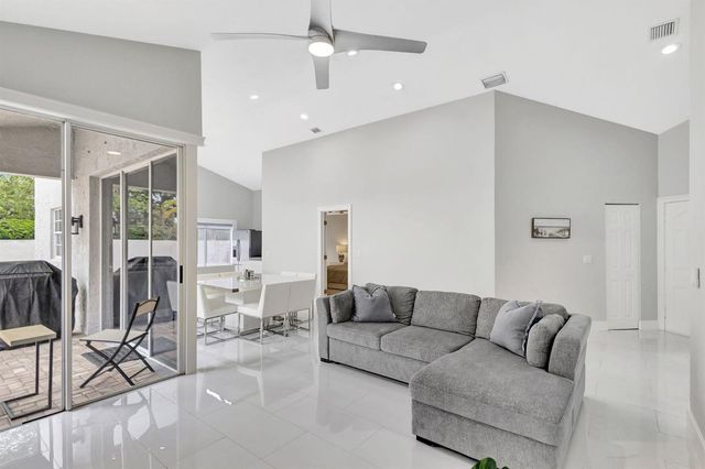 7 Wyndham Lane, Palm Beach Gardens, FL 33418