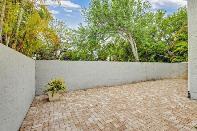 7 Wyndham Lane, Palm Beach Gardens, FL 33418