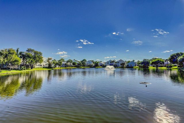 7 Wyndham Lane, Palm Beach Gardens, FL 33418