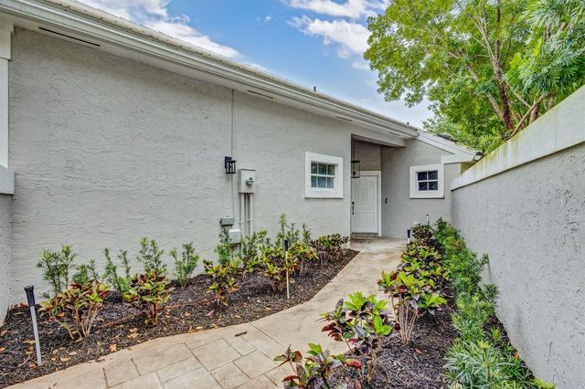 7 Wyndham Lane, Palm Beach Gardens, FL 33418