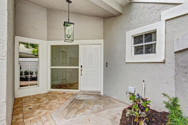 7 Wyndham Lane, Palm Beach Gardens, FL 33418