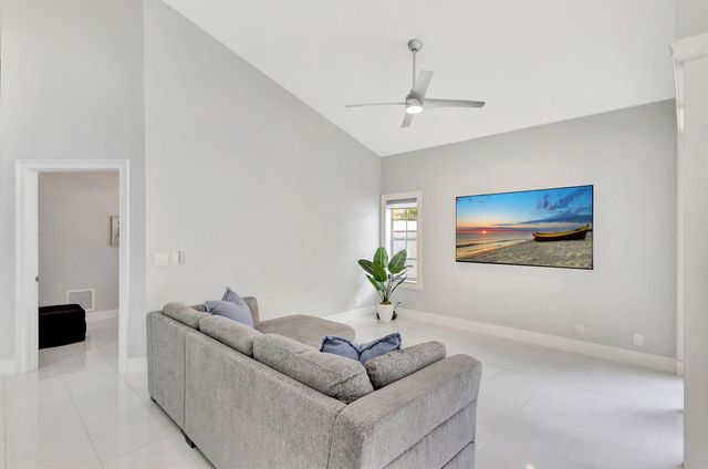 7 Wyndham Lane, Palm Beach Gardens, FL 33418