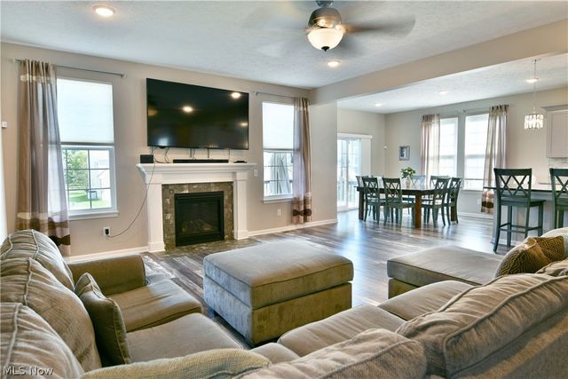 987 Hawkin Lane, Aurora, OH 44202
