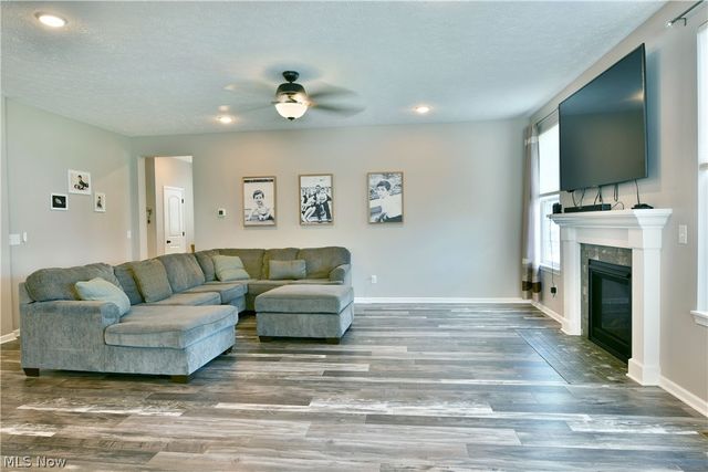 987 Hawkin Lane, Aurora, OH 44202