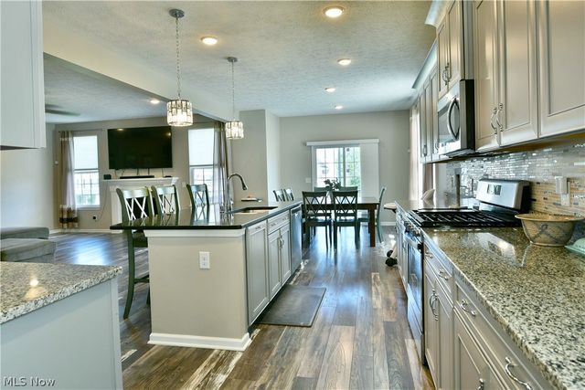987 Hawkin Lane, Aurora, OH 44202