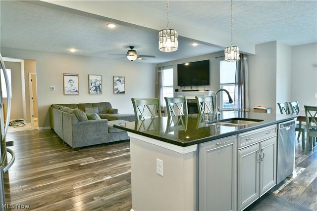 987 Hawkin Lane, Aurora, OH 44202