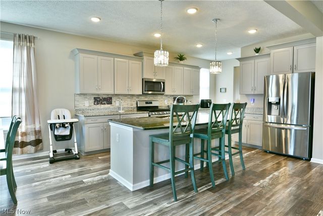 987 Hawkin Lane, Aurora, OH 44202