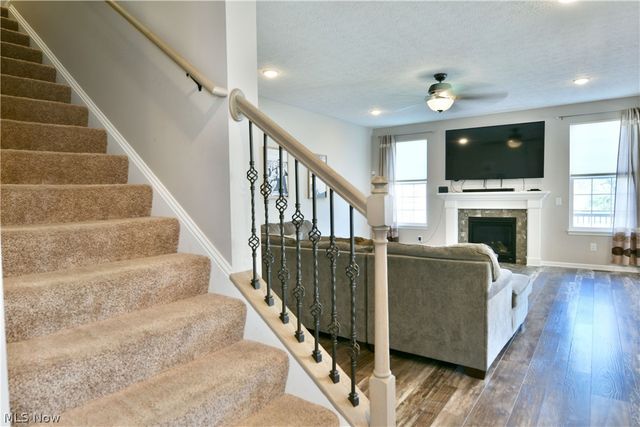 987 Hawkin Lane, Aurora, OH 44202