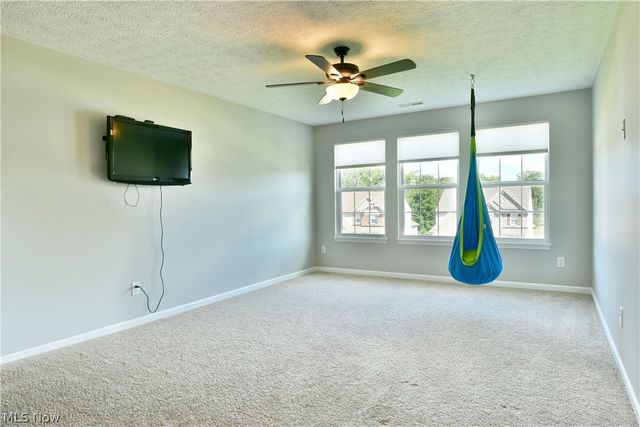 987 Hawkin Lane, Aurora, OH 44202