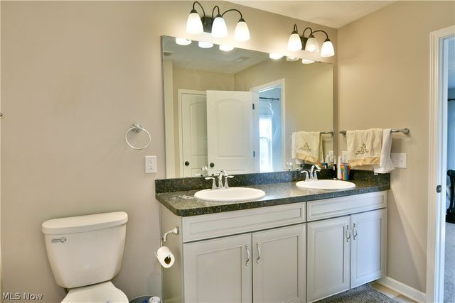 987 Hawkin Lane, Aurora, OH 44202