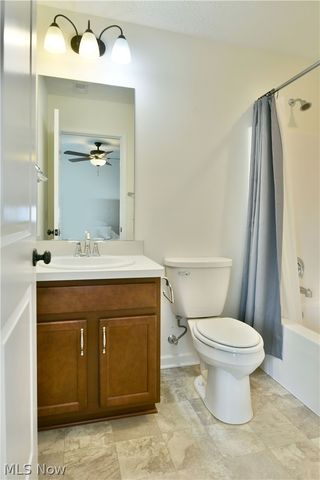 987 Hawkin Lane, Aurora, OH 44202