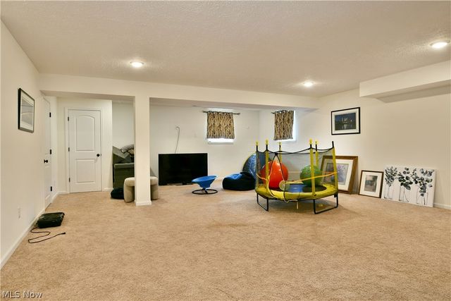 987 Hawkin Lane, Aurora, OH 44202