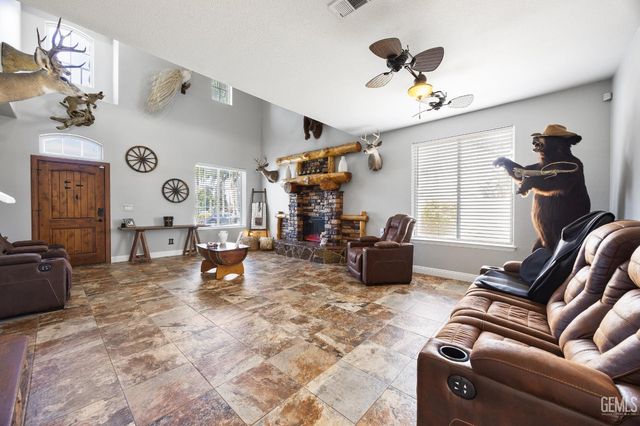 11302 Mantova Avenue, Bakersfield, CA 93312