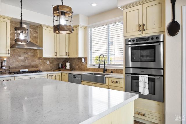 11302 Mantova Avenue, Bakersfield, CA 93312