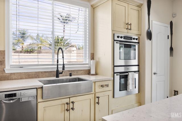 11302 Mantova Avenue, Bakersfield, CA 93312