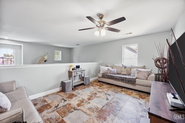 11302 Mantova Avenue, Bakersfield, CA 93312
