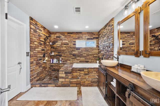 11302 Mantova Avenue, Bakersfield, CA 93312