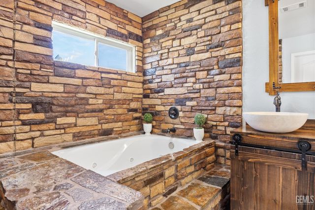 11302 Mantova Avenue, Bakersfield, CA 93312