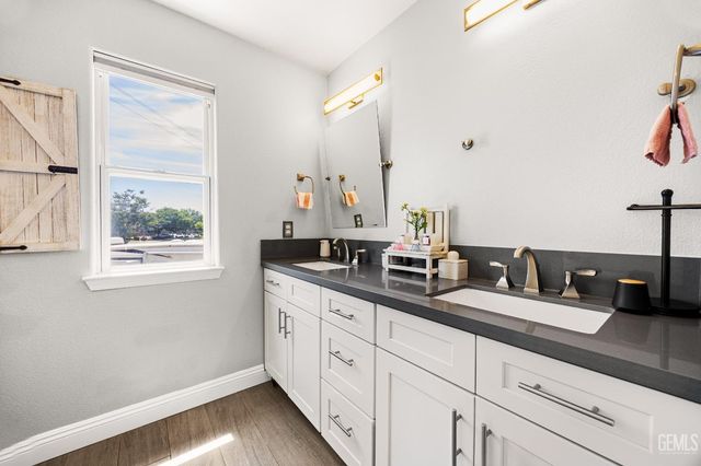 11302 Mantova Avenue, Bakersfield, CA 93312