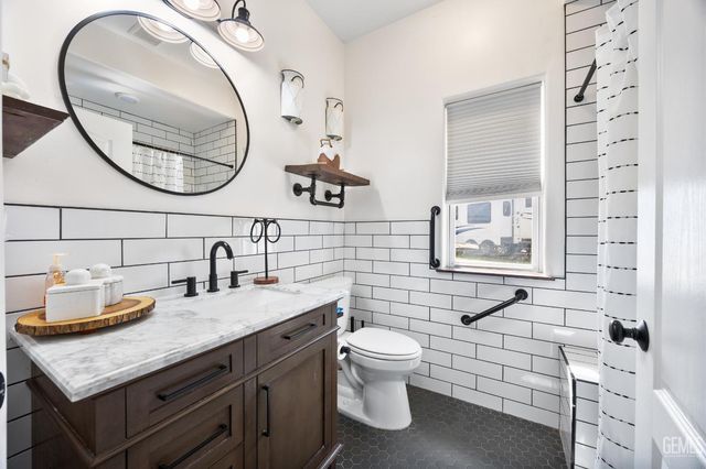 11302 Mantova Avenue, Bakersfield, CA 93312