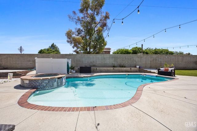 11302 Mantova Avenue, Bakersfield, CA 93312