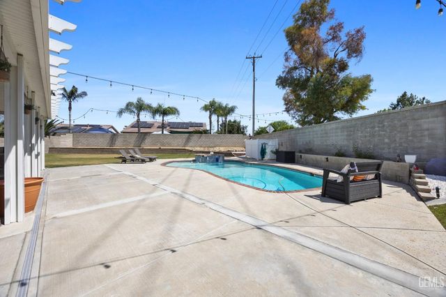 11302 Mantova Avenue, Bakersfield, CA 93312