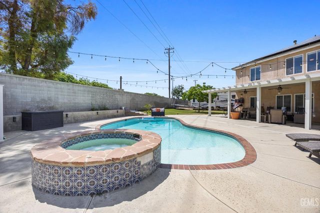 11302 Mantova Avenue, Bakersfield, CA 93312
