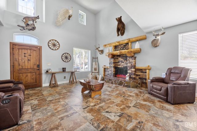 11302 Mantova Avenue, Bakersfield, CA 93312