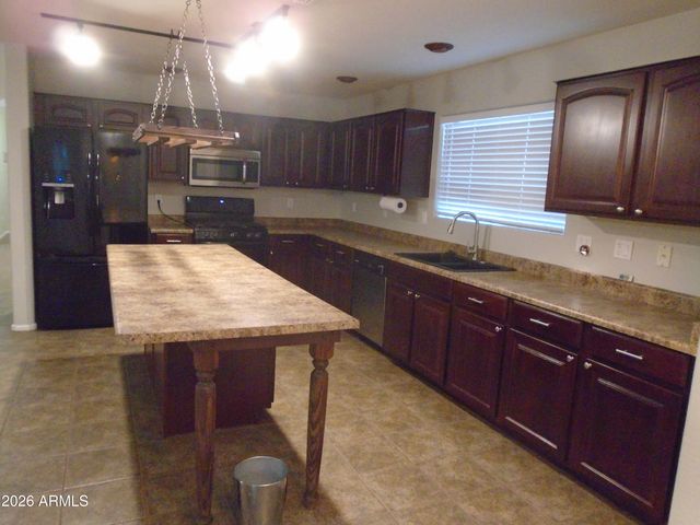 37947 N Luke Lane, San Tan Valley, AZ 85140