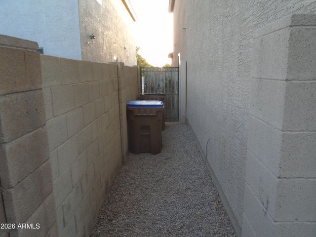 37947 N Luke Lane, San Tan Valley, AZ 85140