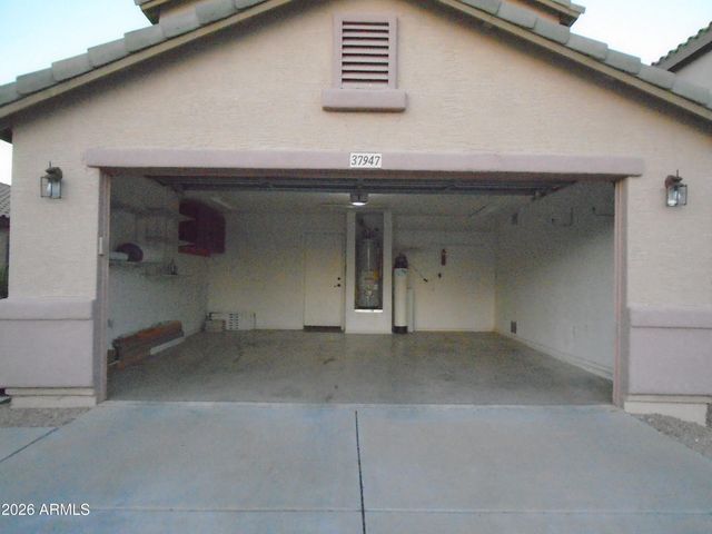 37947 N Luke Lane, San Tan Valley, AZ 85140