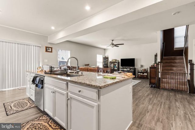 54 VANCOUVER PL, Falling Waters, WV 25419