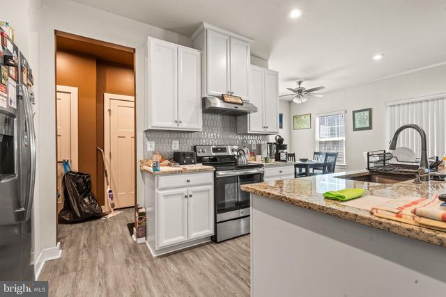 54 VANCOUVER PL, Falling Waters, WV 25419