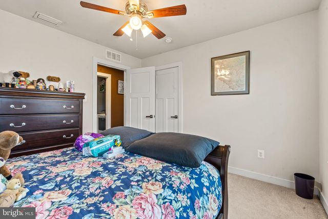 54 VANCOUVER PL, Falling Waters, WV 25419
