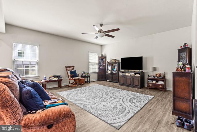 54 VANCOUVER PL, Falling Waters, WV 25419