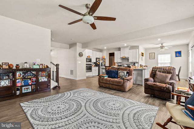54 VANCOUVER PL, Falling Waters, WV 25419