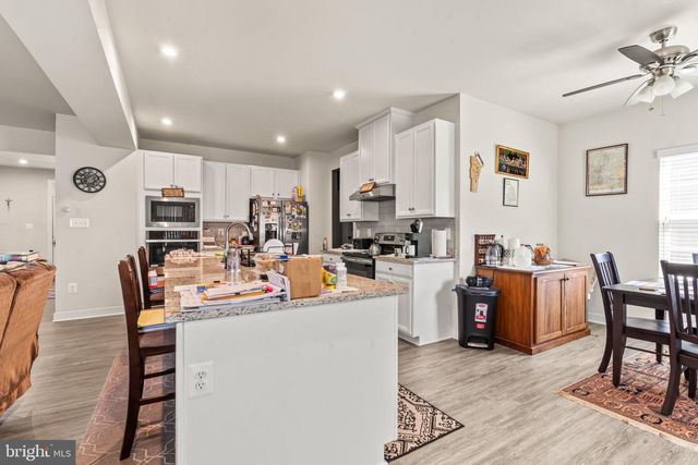 54 VANCOUVER PL, Falling Waters, WV 25419