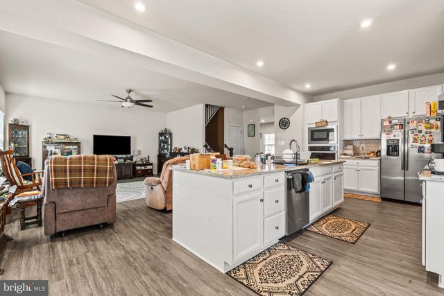 54 VANCOUVER PL, Falling Waters, WV 25419