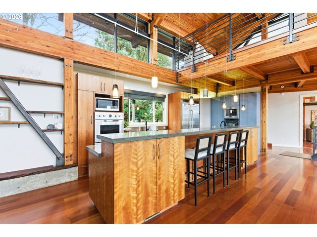 4183 Sw GREENLEAF Dr, Portland, OR 97221