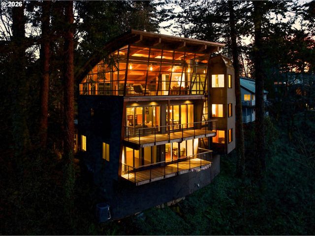 4183 Sw GREENLEAF Dr, Portland, OR 97221