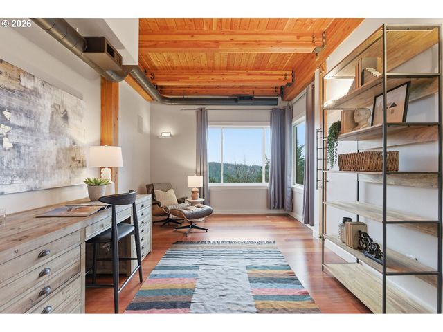 4183 Sw GREENLEAF Dr, Portland, OR 97221