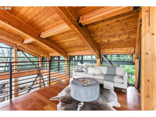 4183 Sw GREENLEAF Dr, Portland, OR 97221